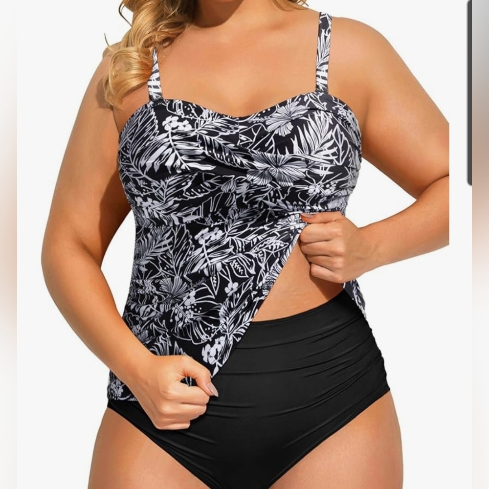 Aqua EVE plus Size Women's Black and White Floral Tankini Swimsuit Size 22W